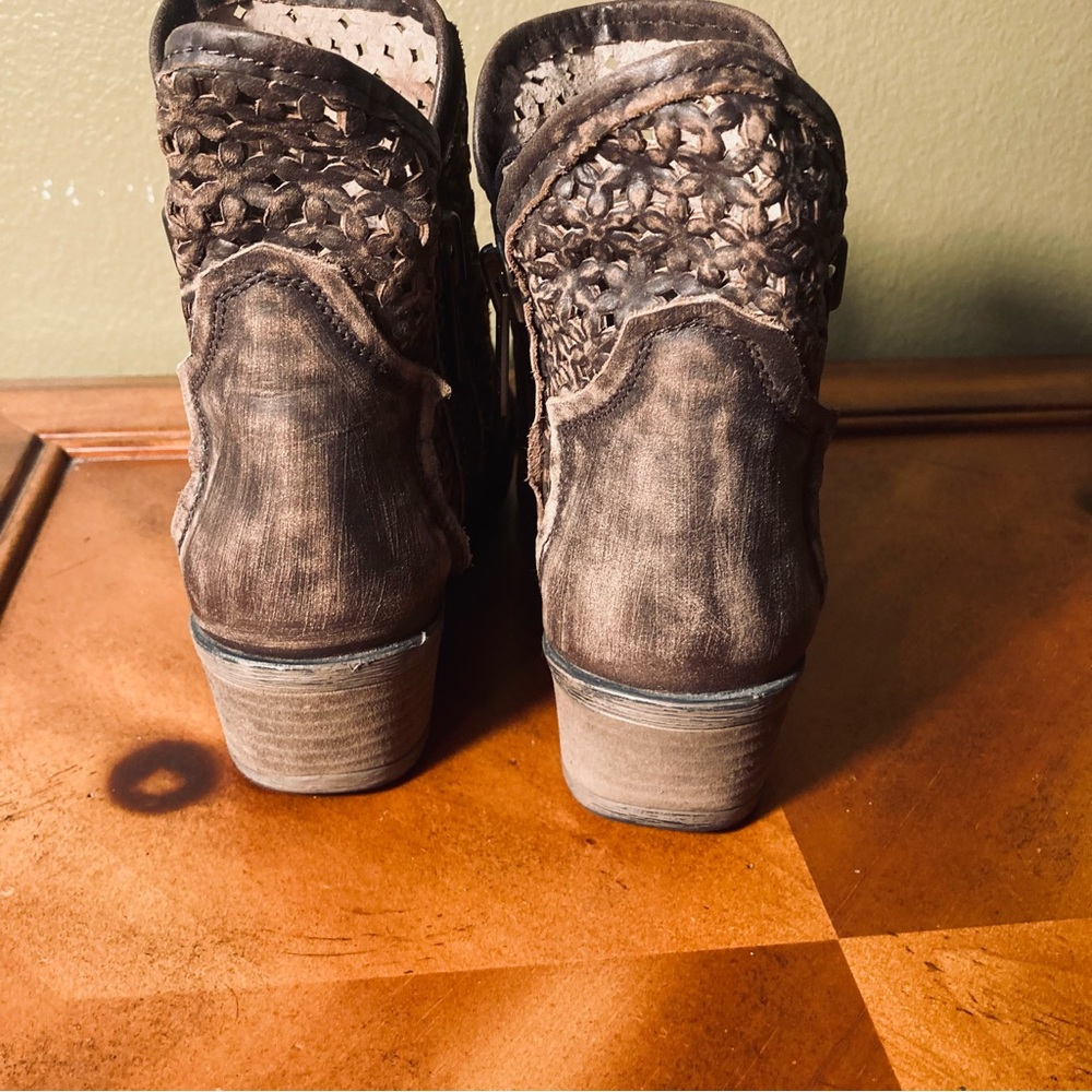 Circle G Vintage-Style Brown Ankle Booties - Picture 4 of 8